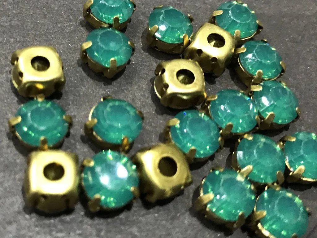 Light Blue Circular Resin Stones with Catcher (8 mm)