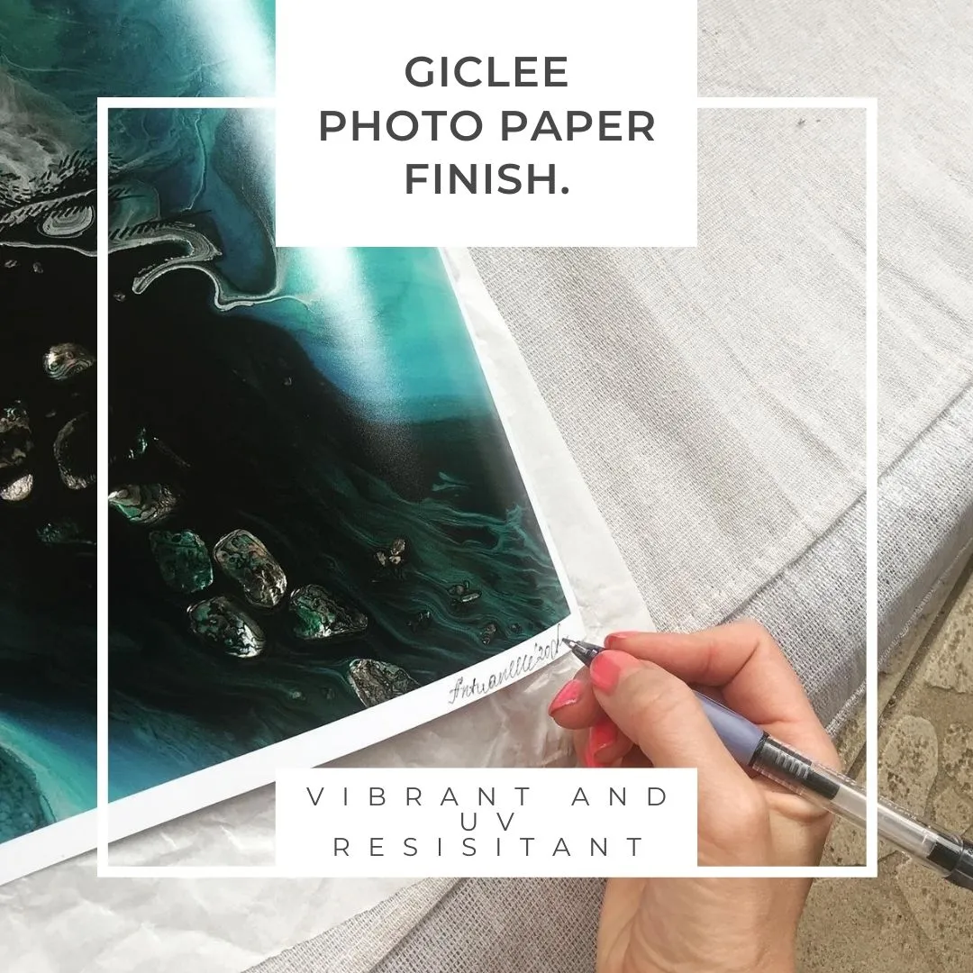 Silence 2.0. Tropical Ocean.  Round Perspex Print